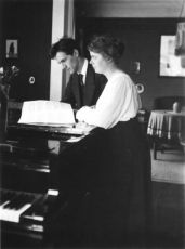 Gerard und Else Bunk in der Dortmunder Wohnung, etwa 1918
