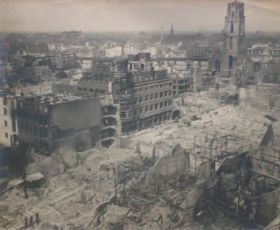 Rotterdam nach dem deutschen Luftangriff 1940 (Nachlass Gerard Bunk)